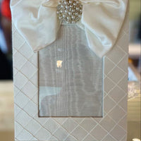 Bow & Pearl Cluster Frame
