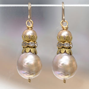 Ming Pearl with a Crown Spacer Earring